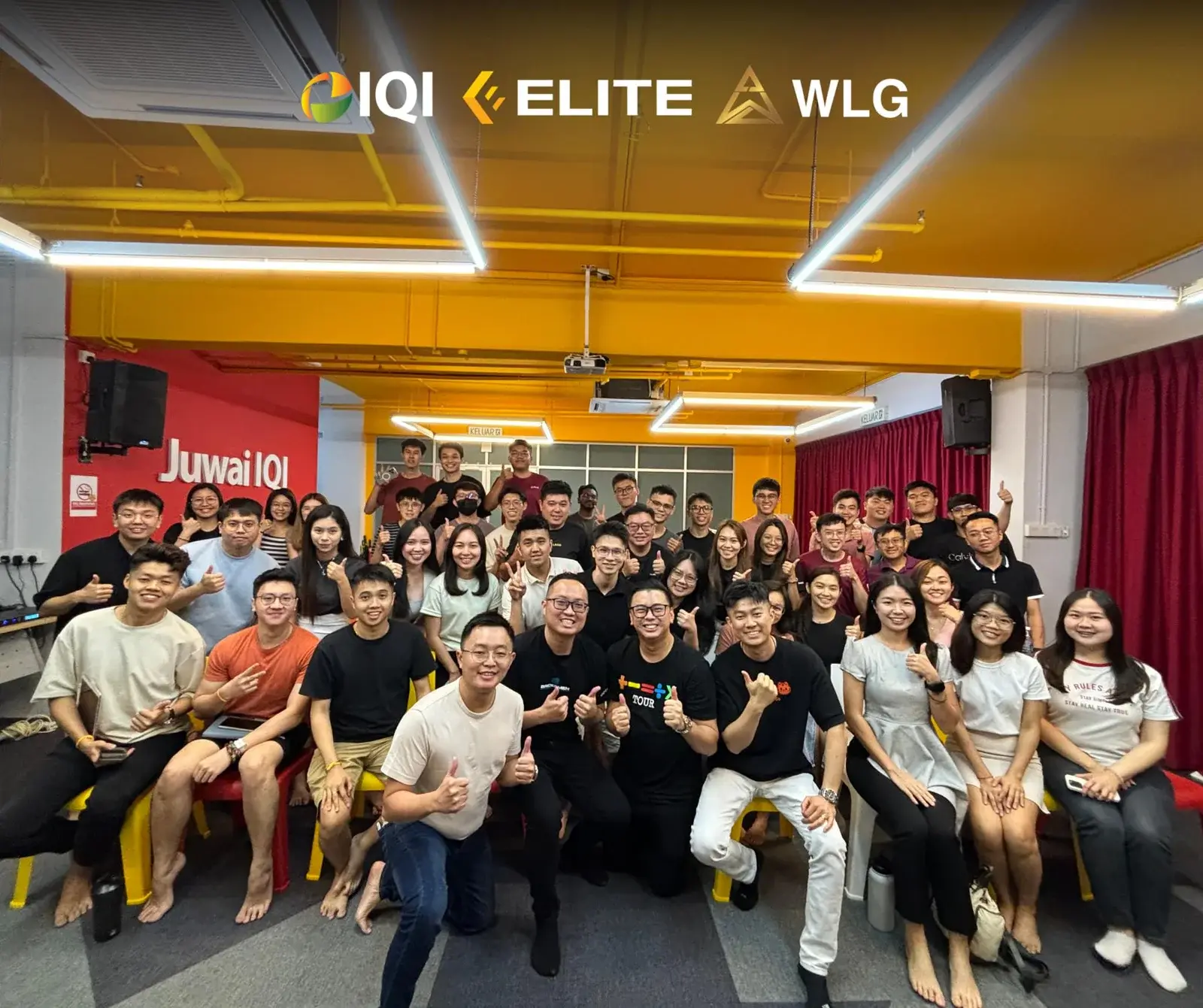 Wei Loong 与 WLG 团队伙伴合照